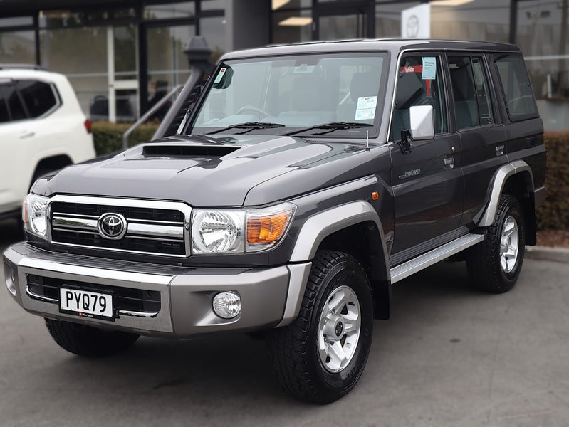 2023 Toyota Land Cruiser 70 LX V8 DIESEL TURBO,... image 3