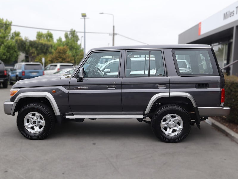 2023 Toyota Land Cruiser 70 LX V8 DIESEL TURBO,... image 4