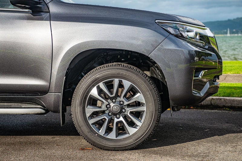 2023 Toyota Land Cruiser Prado VX 2.8D 7S image 3