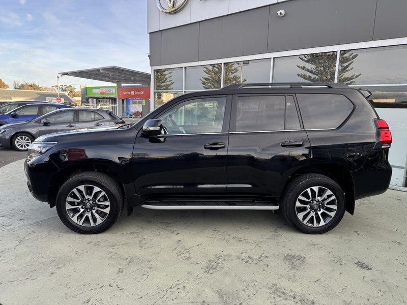 2023 Toyota Land Cruiser Prado VX 2.8D Automati... image 3