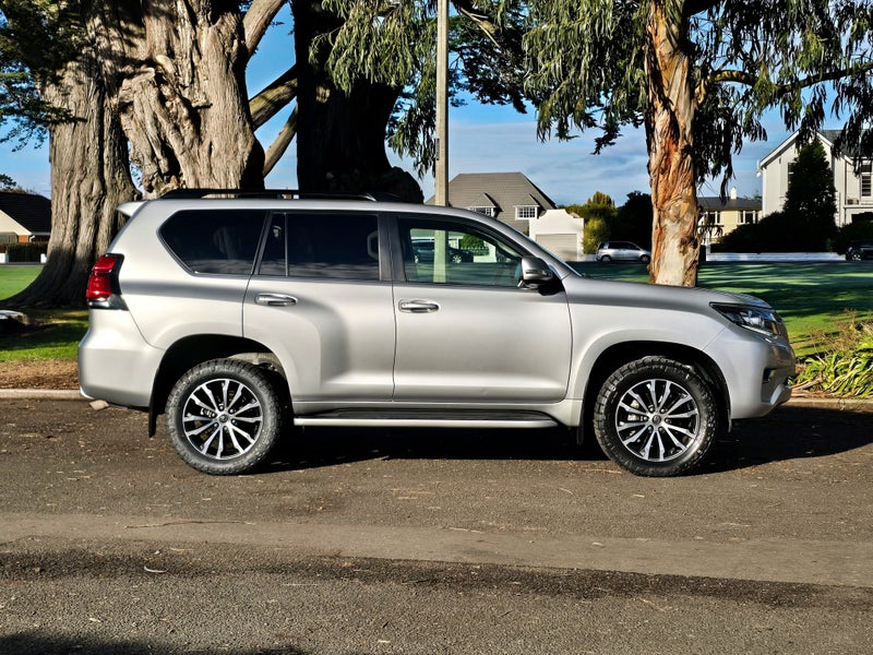2023 Toyota Land Cruiser Prado VX Limited 4WD image 2