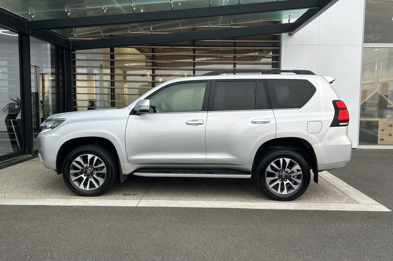 2023 Toyota Land Cruiser VX 2.8 Turbo Diesel 4W... image 3