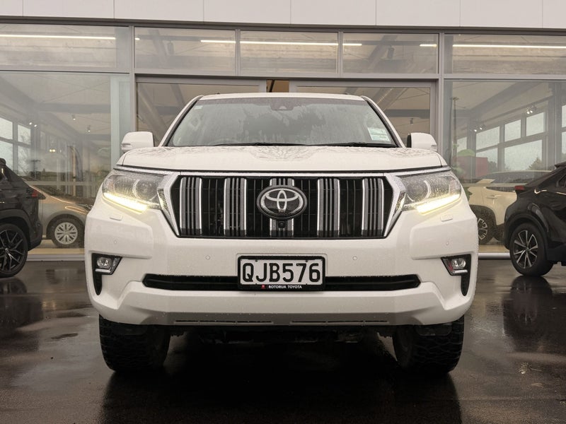 2023 Toyota Land Cruiser VX LImited 7 Seats and... image 3