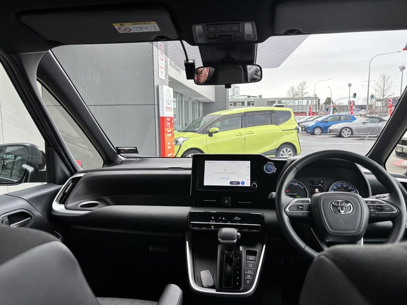 2023 Toyota Noah 1.8 HYBRID SZ EDITION image 2