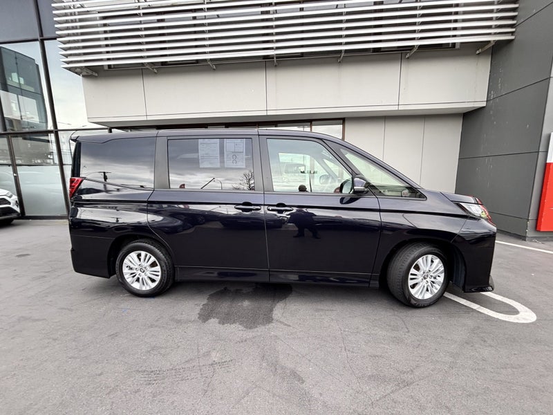 2023 Toyota Noah 1.8 HYBRID SZ EDITION image 3