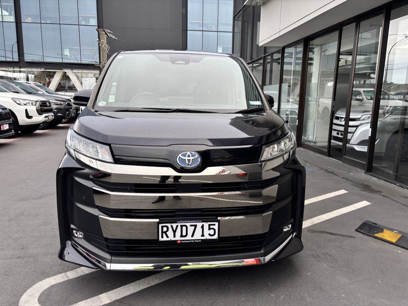 2023 Toyota Noah 1.8 HYBRID SZ EDITION image 4