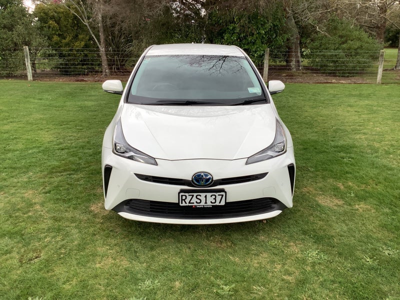 2023 Toyota Prius 1.8 Hybrid Electric Vehicle image 3