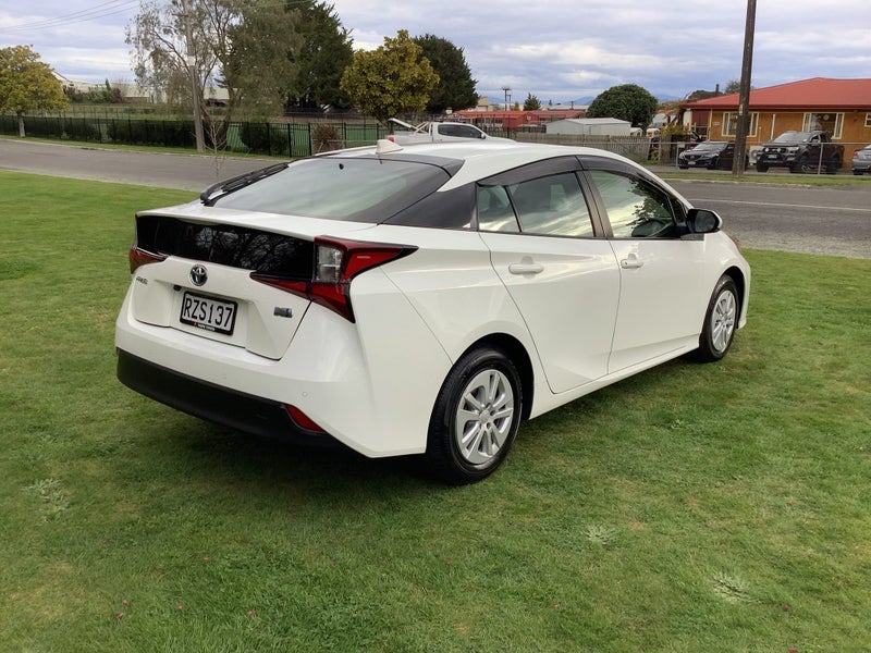 2023 Toyota Prius 1.8 Hybrid Electric Vehicle image 5