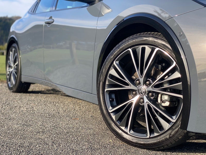 2023 Toyota Prius 2.0 Hybrid Z image 2