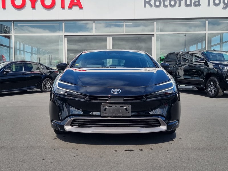 2023 Toyota Prius 2.0 Hybrid Z 4WD 5Dr Hatch image 3