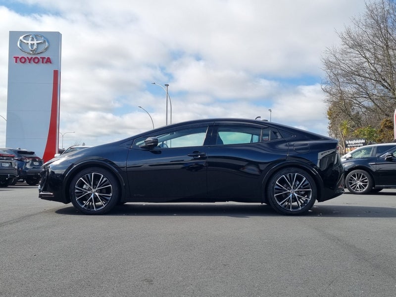 2023 Toyota Prius 2.0 Hybrid Z 4WD 5Dr Hatch image 4