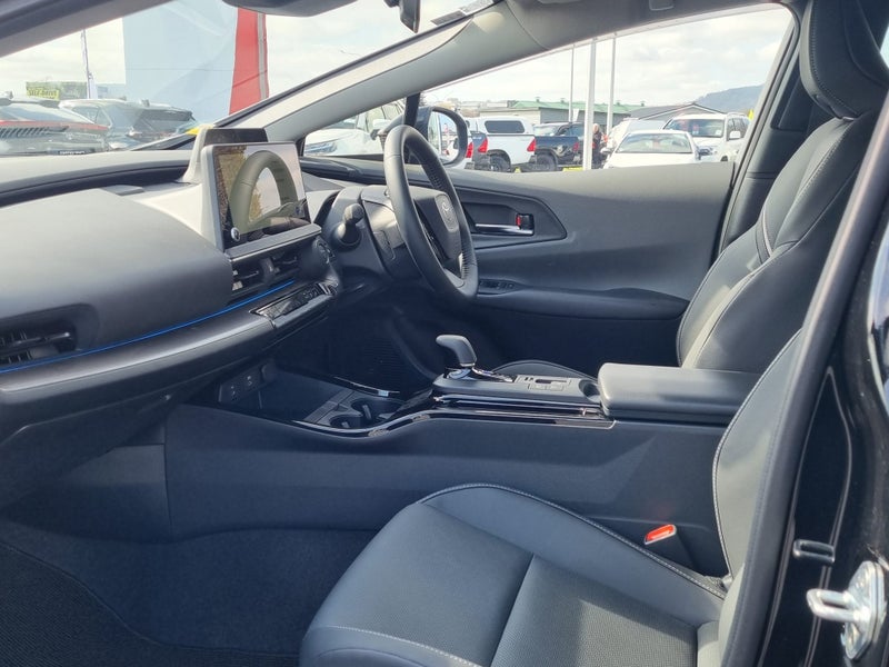 2023 Toyota Prius 2.0 Hybrid Z 4WD 5Dr Hatch image 5