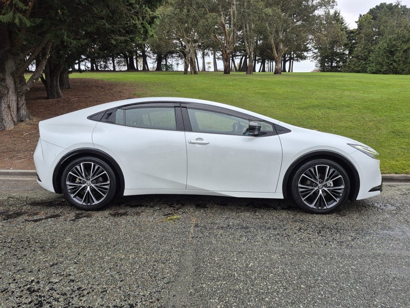 2023 Toyota Prius 2.0 Hybrid Z 5 Dr Hatch CVT 2... image 3