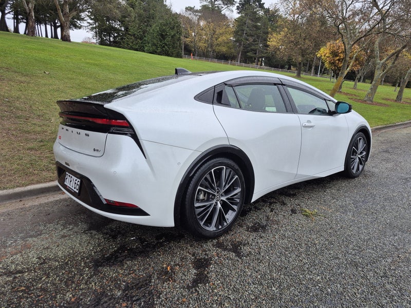 2023 Toyota Prius 2.0 Hybrid Z 5 Dr Hatch CVT 2... image 4