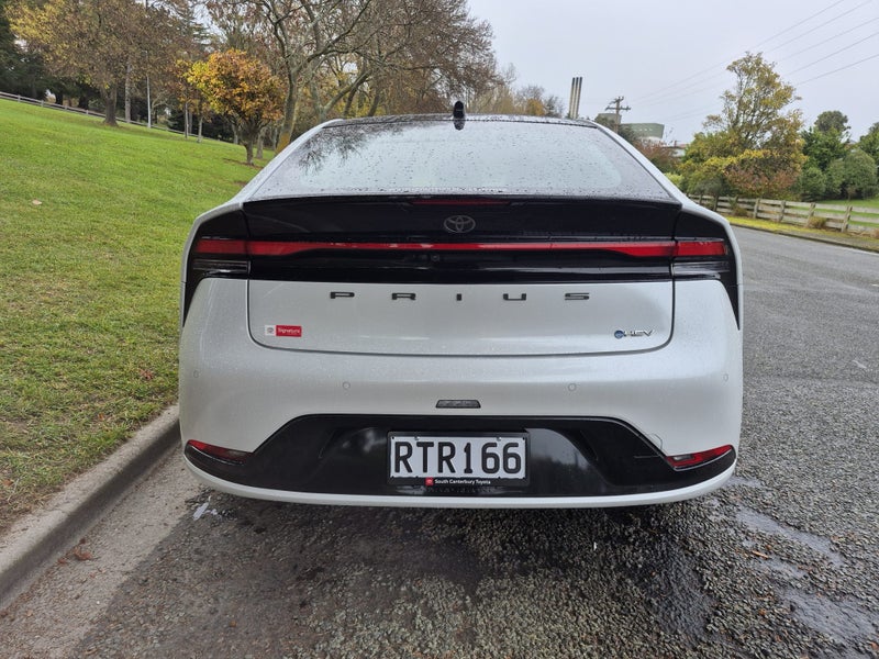 2023 Toyota Prius 2.0 Hybrid Z 5 Dr Hatch CVT 2... image 5