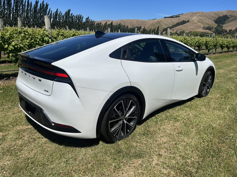 2023 Toyota Prius 2.0 Hybrid Z 5 Dr Hatch FWD image 4