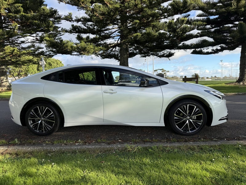2023 Toyota Prius 2.0 Hybrid Z Automatic Hatch image 5