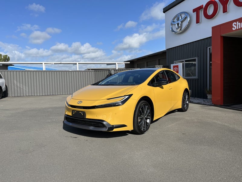 2023 Toyota Prius 2.0 Hybrid Z Hatch - Signatur... image 5