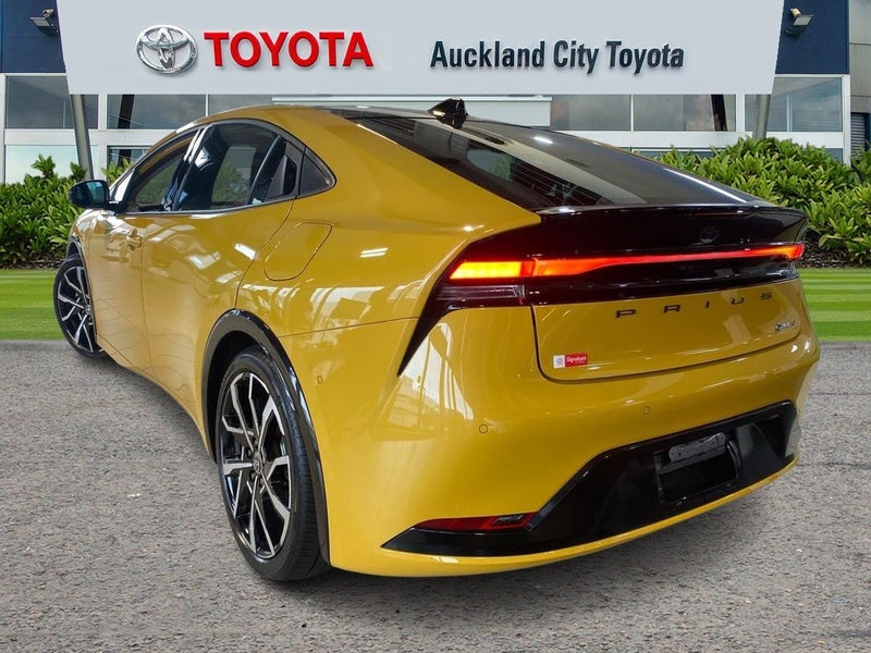 2023 Toyota Prius 2.0 Ltr PHEV Z 5 Dr Hatch image 3