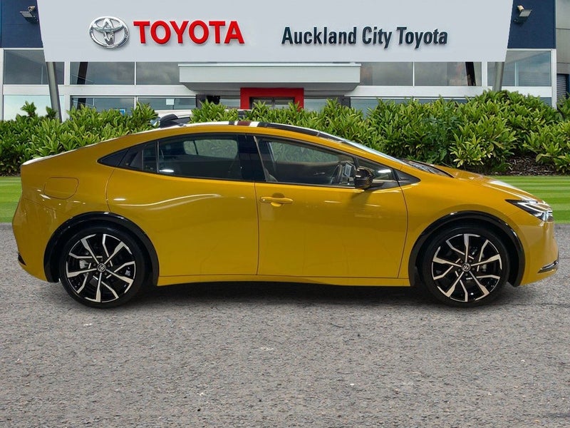 2023 Toyota Prius 2.0 Ltr PHEV Z 5 Dr Hatch image 5