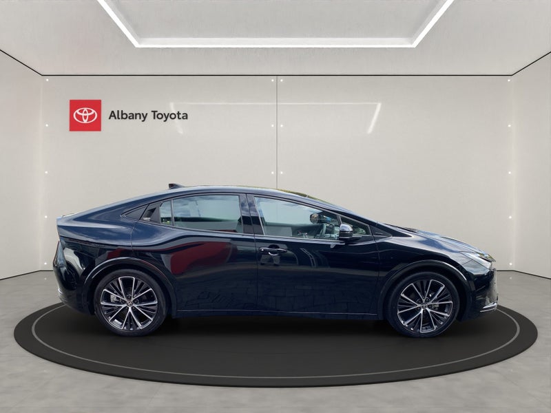 2023 Toyota Prius Hybrid Z 2.0P HEV image 2