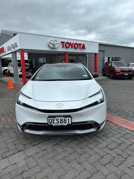 2023 Toyota Prius Hybrid Z 4wd - AWD image 2