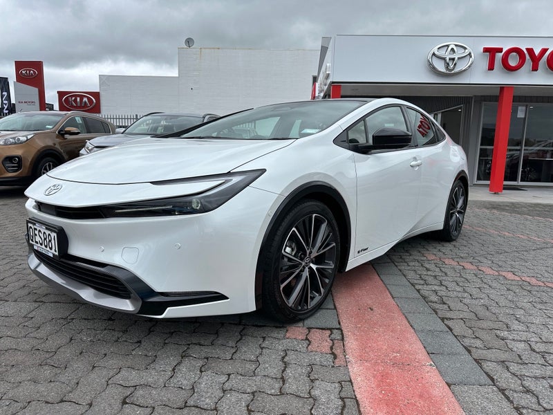 2023 Toyota Prius Hybrid Z 4wd - AWD image 3