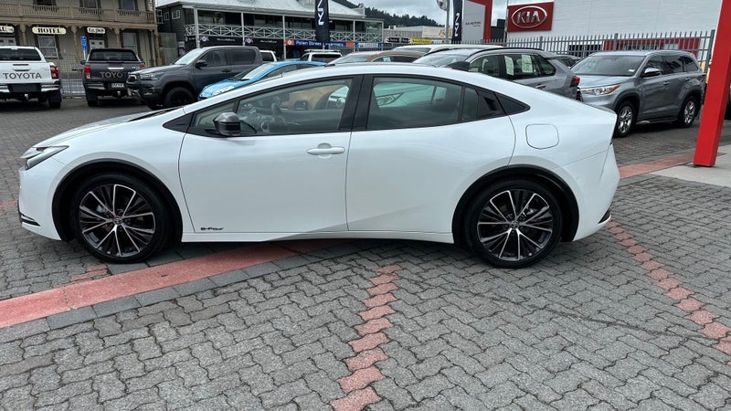 2023 Toyota Prius Hybrid Z 4wd - AWD image 4