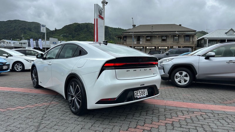 2023 Toyota Prius Hybrid Z 4wd - AWD image 5