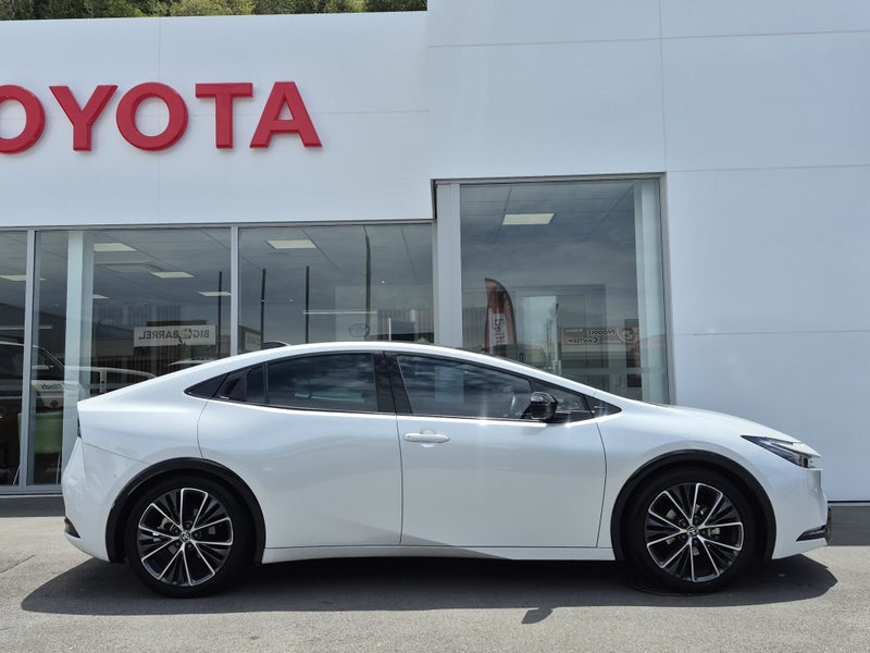 2023 Toyota Prius Hybrid Z Auto image 2