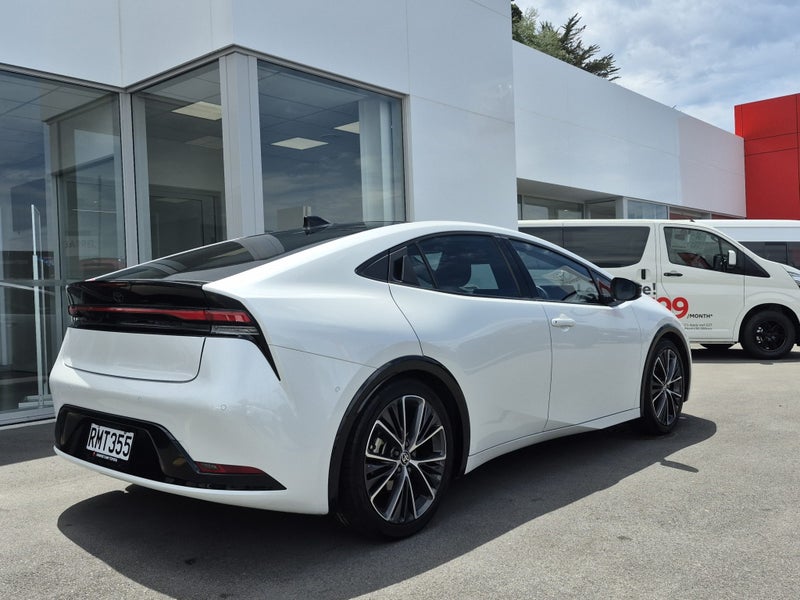 2023 Toyota Prius Hybrid Z Auto image 3