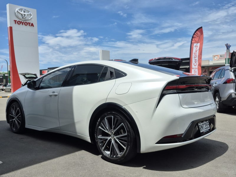 2023 Toyota Prius Hybrid Z Auto image 5