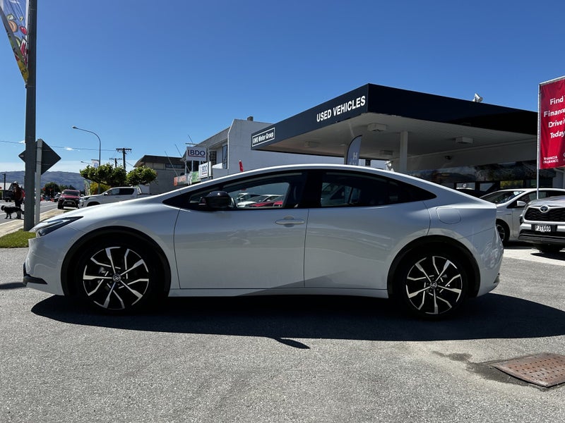 2023 Toyota Prius PHEV Z image 4