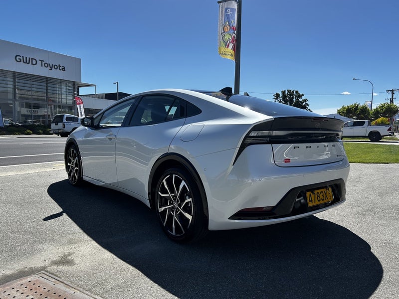 2023 Toyota Prius PHEV Z image 5