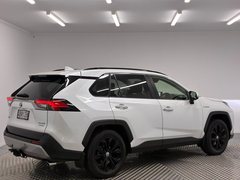 2023 Toyota RAV4 2.5P Limited Hybrid AWD image 3