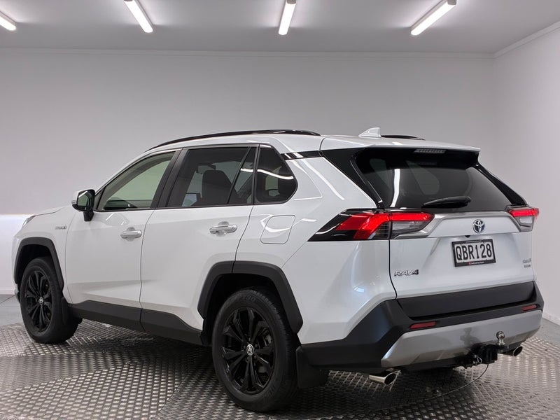2023 Toyota RAV4 2.5P Limited Hybrid AWD image 5