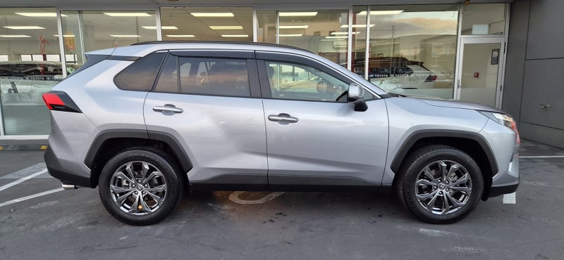2023 Toyota RAV4 G LIMITED 2.5 HYBRID LUXURY SUV image 4