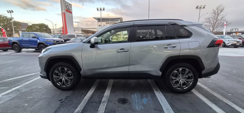 2023 Toyota RAV4 G LIMITED 2.5 HYBRID LUXURY SUV image 5