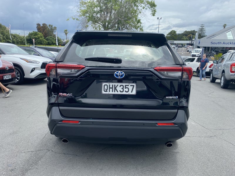 2023 Toyota RAV4 GX 2.5P Hybrid image 3