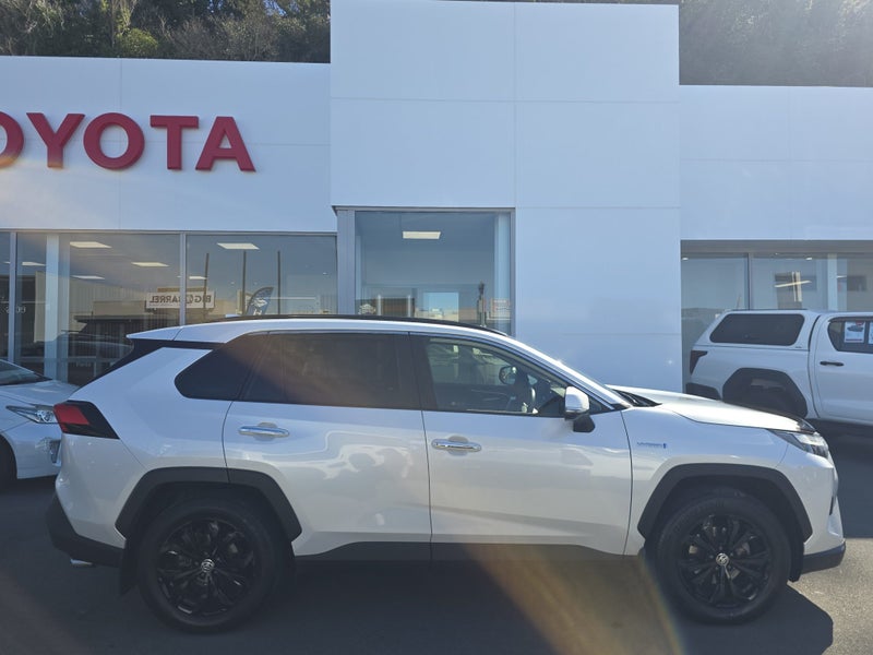 2023 Toyota RAV4 Limited 2.5P AWD HYBRID Auto image 2