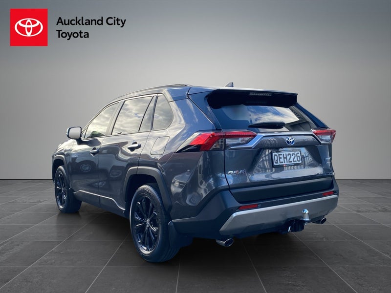 2023 Toyota RAV4 Limited 2.5P HV ECVT AWD SUV/5... image 5