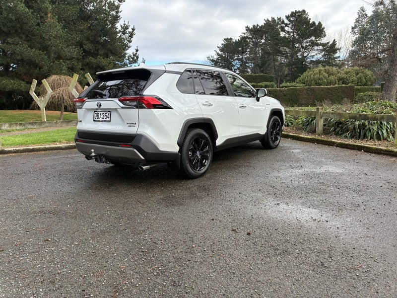 2023 Toyota RAV4 Limited 2.5P HV ECVT AWD SUV/5... image 3