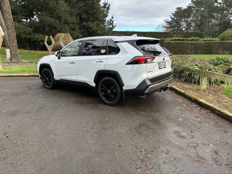 2023 Toyota RAV4 Limited 2.5P HV ECVT AWD SUV/5... image 5