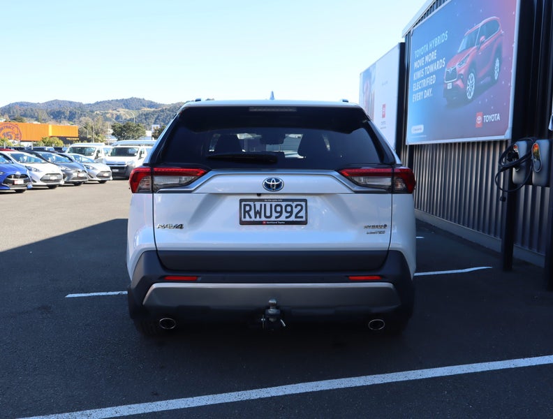 2023 Toyota RAV4 Limited 2.5P HV ECVT AWD SUV/5... image 5