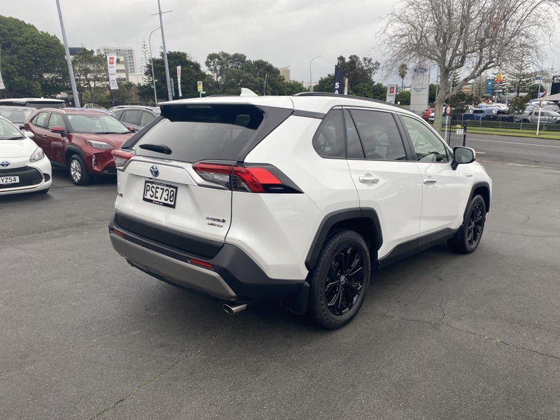 2023 Toyota RAV4 Limited 2.5P Hybrid image 2