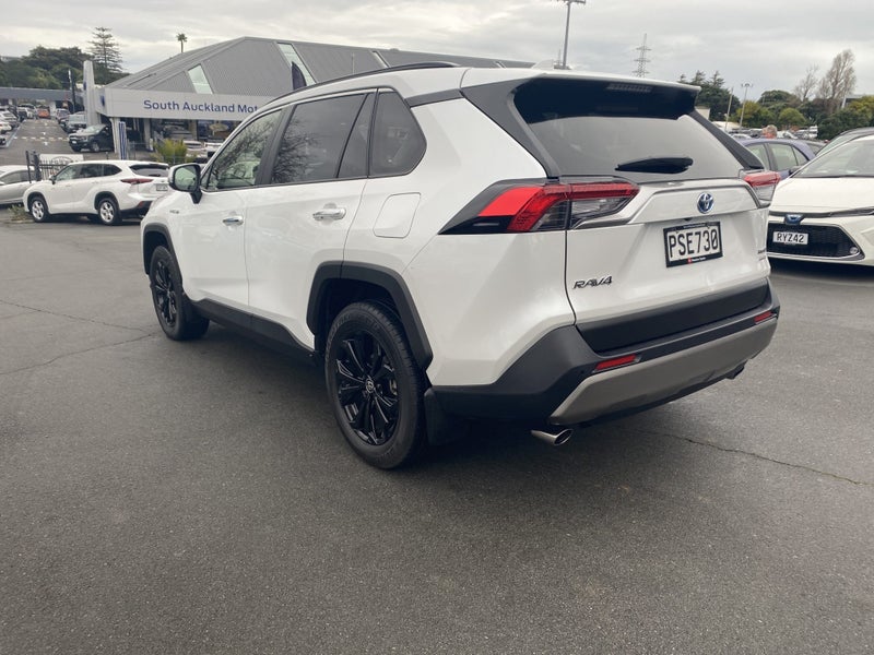 2023 Toyota RAV4 Limited 2.5P Hybrid image 5