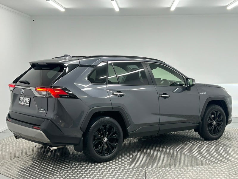 2023 Toyota RAV4 Limited 2.5P HYBRID AWD image 3