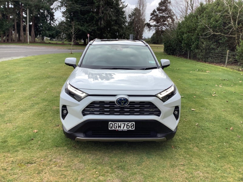 2023 Toyota RAV4 Limited 2.5P Hybrid Electric V... image 3