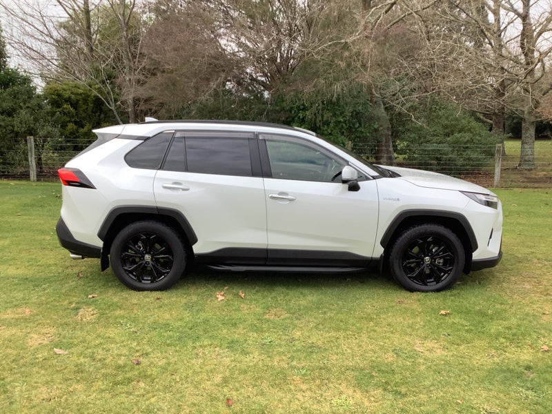 2023 Toyota RAV4 Limited 2.5P Hybrid Electric V... image 4