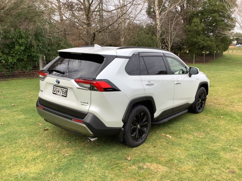 2023 Toyota RAV4 Limited 2.5P Hybrid Electric V... image 5